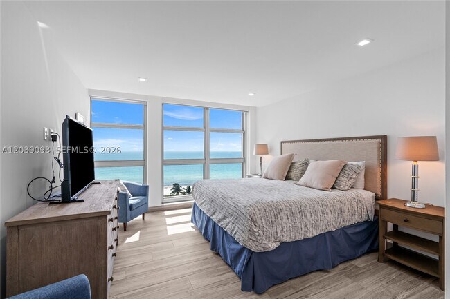 Building Photo - 5055 Collins Ave