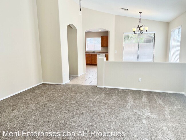 Foto del edificio - 4 br, 3 bath House - 12517 W GRANT ST