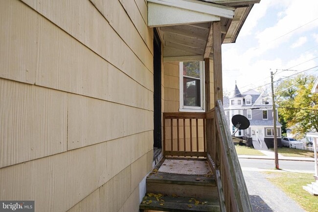 Building Photo - 235 Newton St