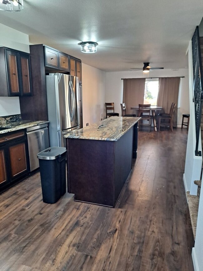 Building Photo - 936-10 Molello   #25-27 Villa Drive