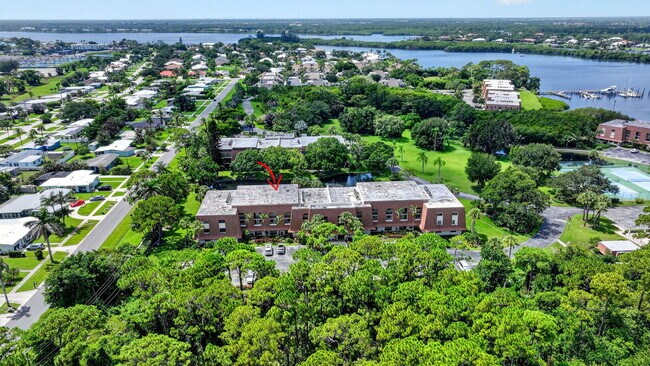 Foto del edificio - 3100 SE Pruitt Rd