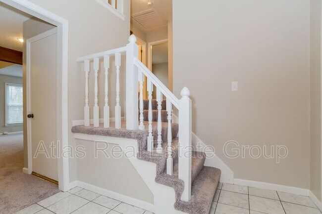Building Photo - 9336 Greenway Ln