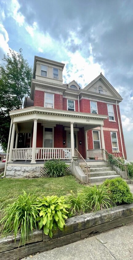 Primary Photo - THREE 2 BEDROOM APARTMENTS IN THIS BUILDIN...