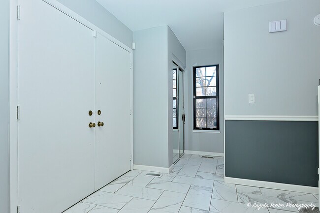 Building Photo - 638 Dordan Ct
