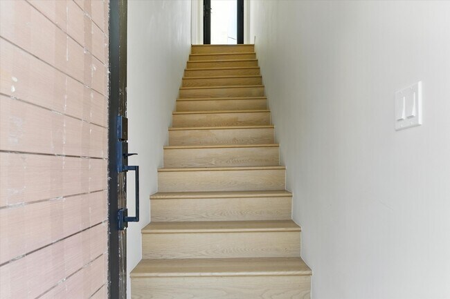 Foto del edificio - 1172 N Wilton Pl