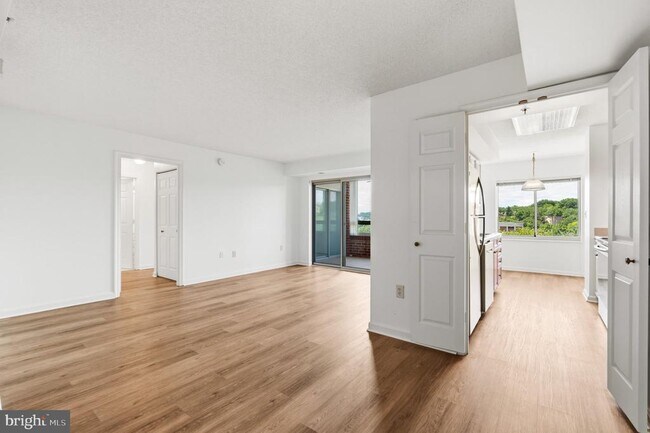 Foto del edificio - 2151 Jamieson Ave