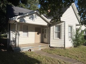 Building Photo - 1004 S 13th St