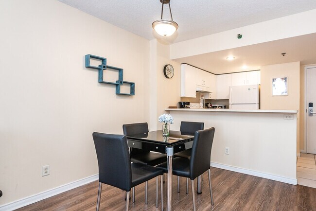 Photo du bâtiment - 1121 Rue De Bullion