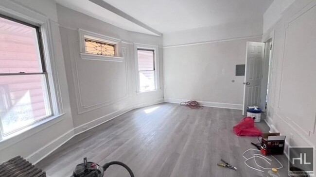 Foto del edificio - 4 bedroom in BROOKLYN NY 11210