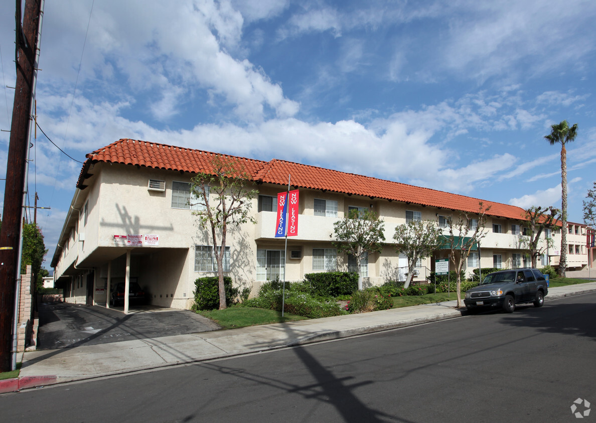 Dearborn Apartments Northridge