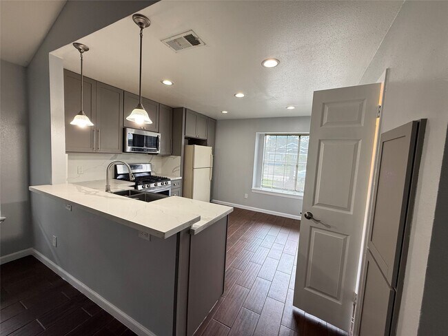 Foto del edificio - 16118 Alden Ridge Dr