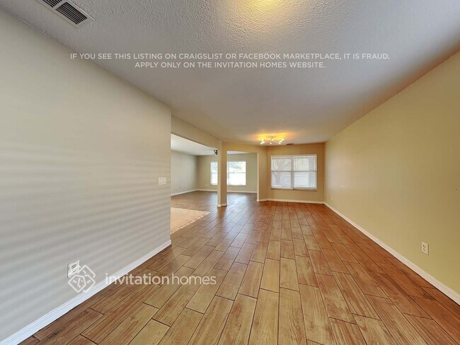 Foto del edificio - 15142 Quailmoor St