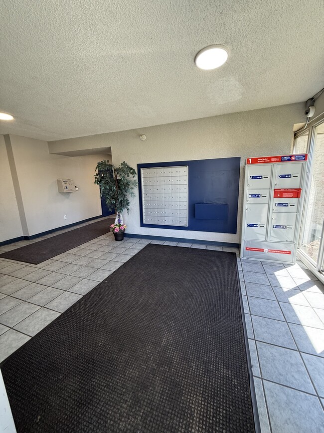 Building Photo - 400 Calahoo Rd