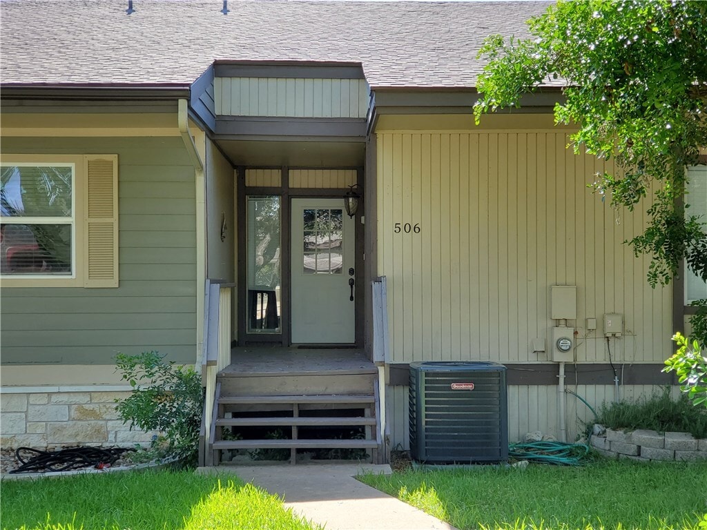 506 Demarett Dr, Lago Vista, TX 78645 Townhome Rentals in Lago Vista