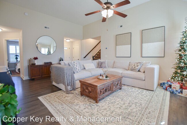 Building Photo - 3 br, 2 bath House - 450 Cyprus Court
