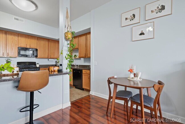 Foto del edificio - 77 N Wolf Rd