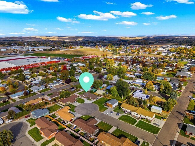 Foto del edificio - Fresh 2 Bed unit with giant yard, covered ...