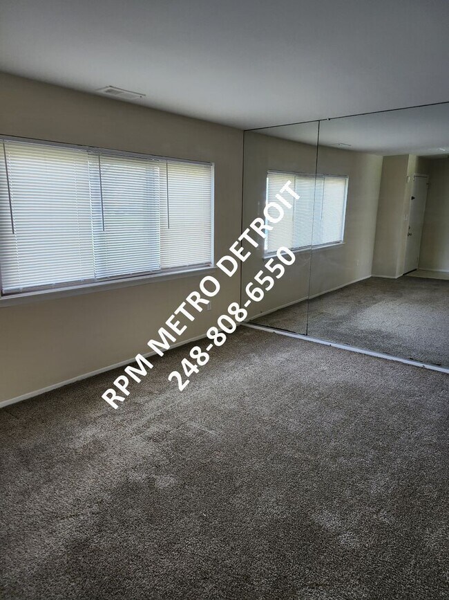 Building Photo - Move In Ready Southfield Condo