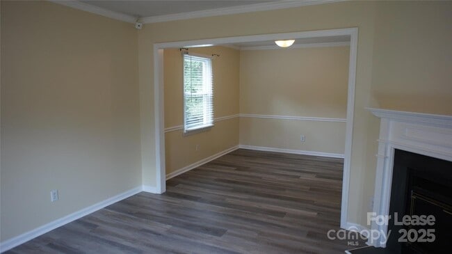Foto del edificio - 8306 Summerglen Cir