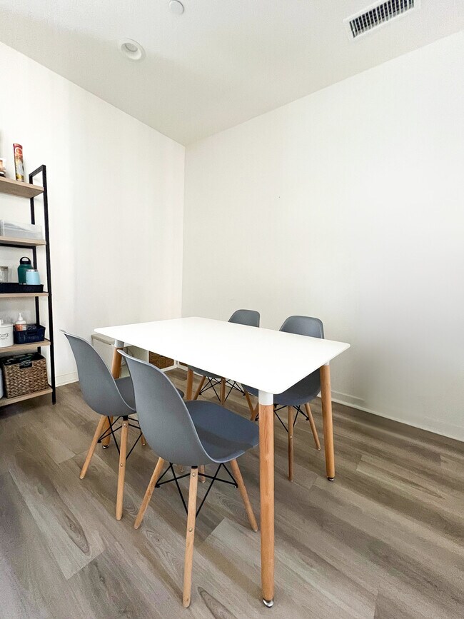 Dining Room - 641 S Mosaic St