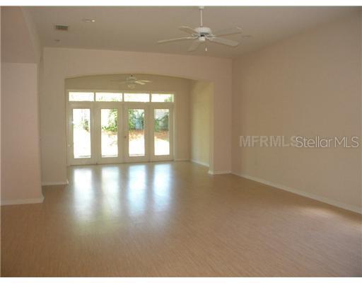 Foto del edificio - 639 Lake Clark Pl