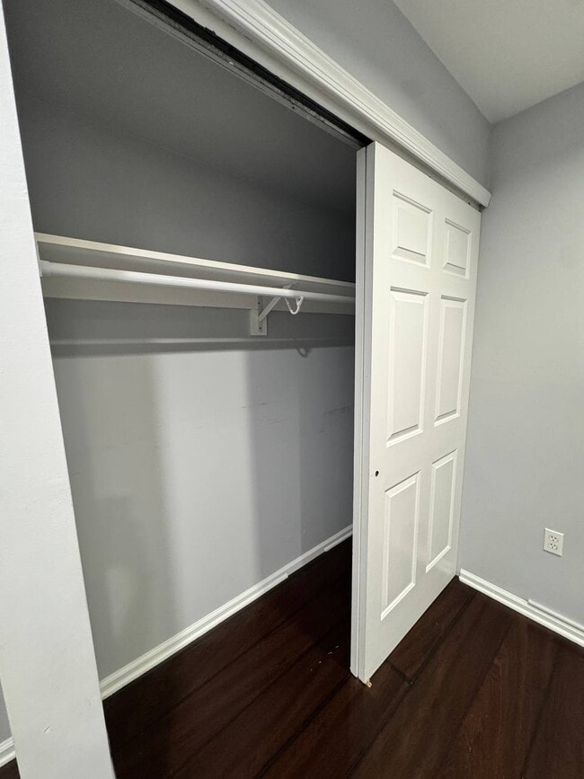 Foto del edificio - 283 Sassafras Ct