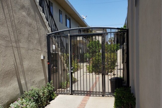 Building Photo - 1533 9th St