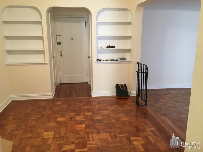 Building Photo - 739 W 186th St