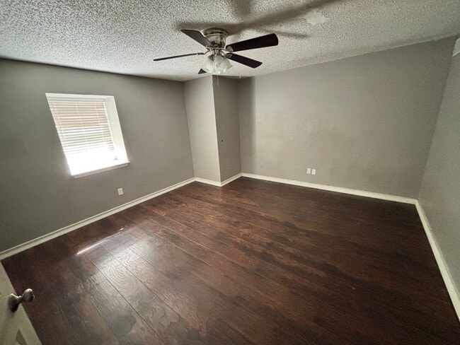 Building Photo - 500 W Kiowa Ave