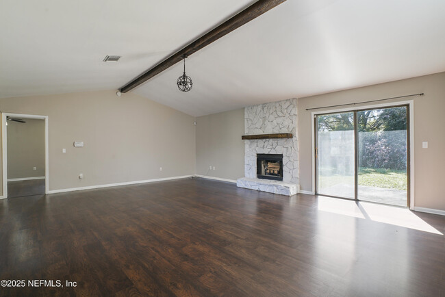 Building Photo - 4550 Forest Haven Dr S
