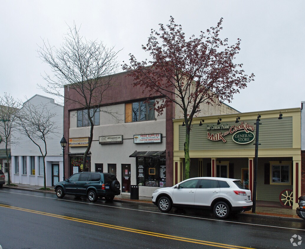 Building Photo - 32 W Main St
