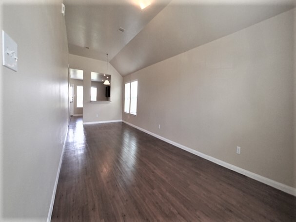 Building Photo - 38 Mira Loma Dr