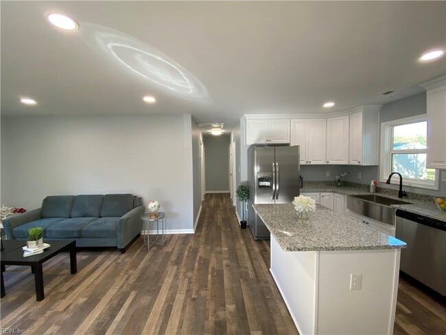 Photo - 519 Dunning St House