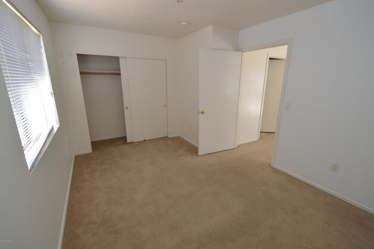 Foto del edificio - 4327 E Bellevue St