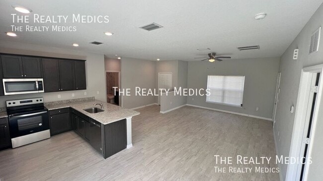 Building Photo - 3299 Bowline Ave