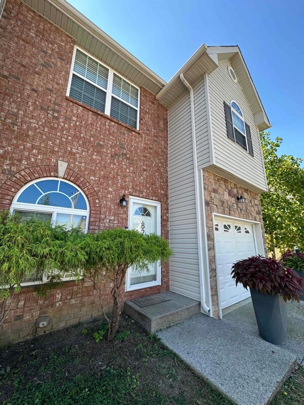 Foto del edificio - 827 Spence Enclave Ln