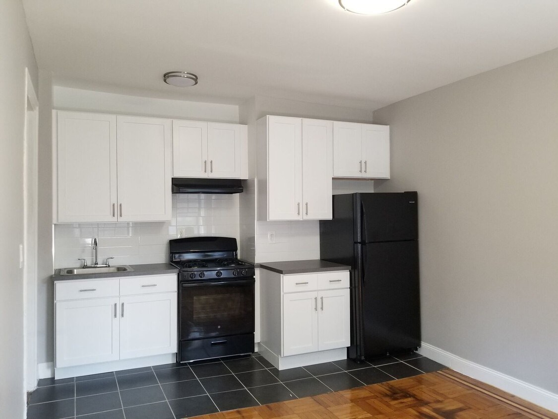 Foto principal - 2733 Barker Ave