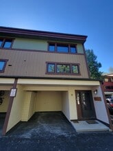 Building Photo - 2540 Kinnikinnick Rd