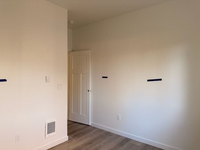 Building Photo - Duplex in Post Falls!