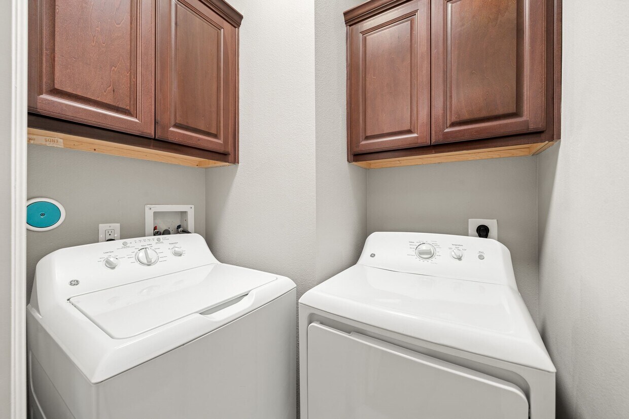 Foto principal - 6703 Highclere Manor Ln