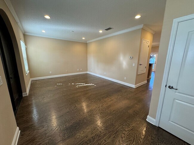 Building Photo - Stunning 3 Bedroom and 2.5 Bathroom in Winter Park! Washer and Dryer INCLUDED! Great Location!