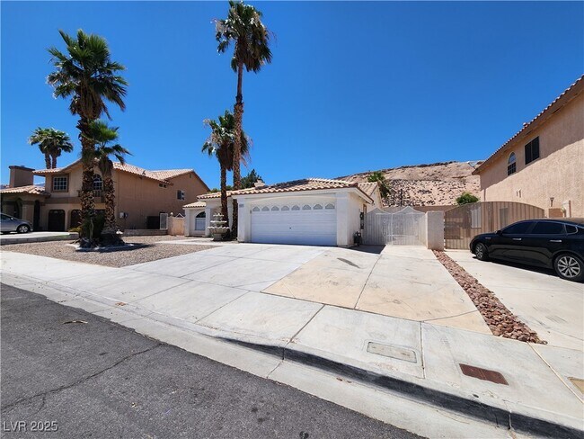 Foto del edificio - 908 Alta Oaks Dr