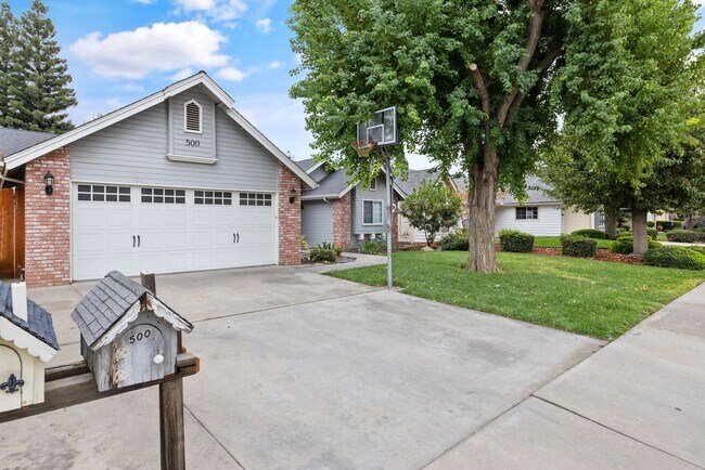 Foto del edificio - Pet Friendly, Updated NW Visalia Home Avai...