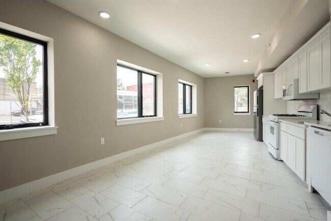 Foto del edificio - 242 Beacon Ave