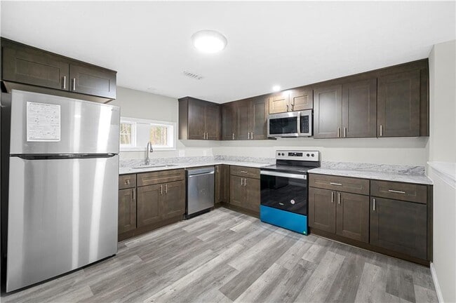 Building Photo - 5955 Kemp Dr