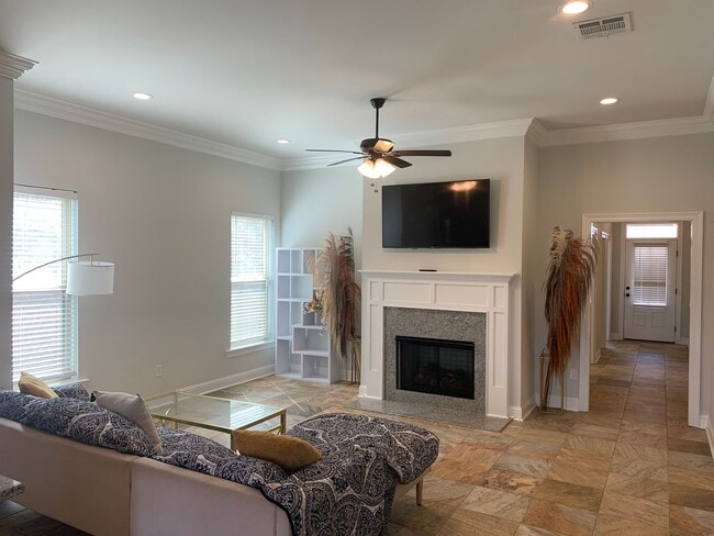 Beautiful 4 Bedroom 2.5 Bath Available for... - Beautiful 4 Bedroom 2.5 Bath Available for... House
