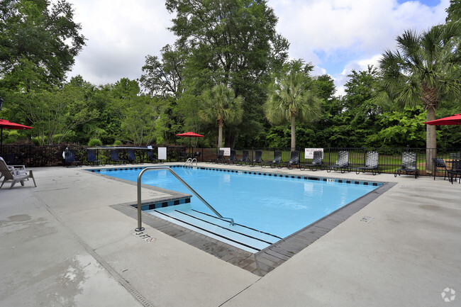 Comunes: Piscina - Bridge Pointe Apartments and Townhomes