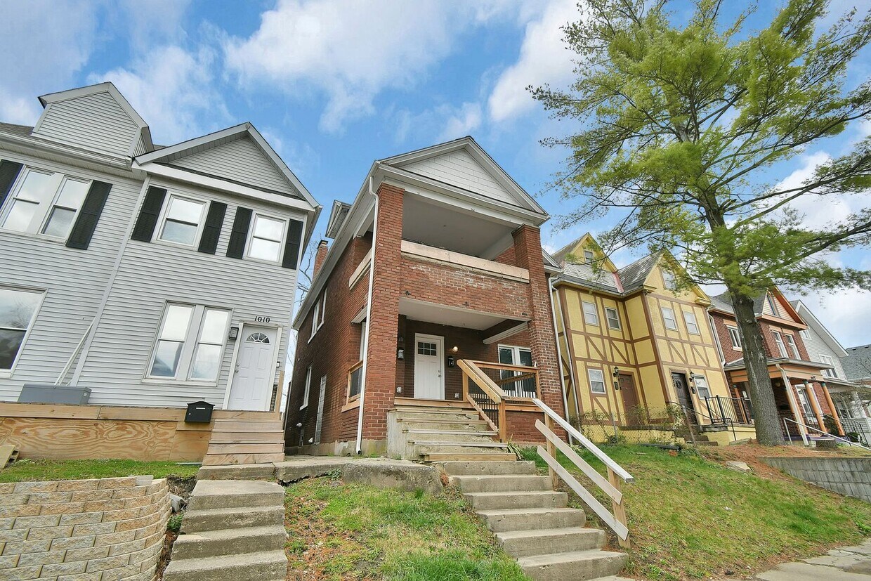Primary Photo - Oakwood Ave