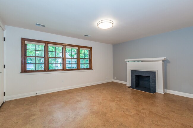 Foto del edificio - 2133 Sommers Ave