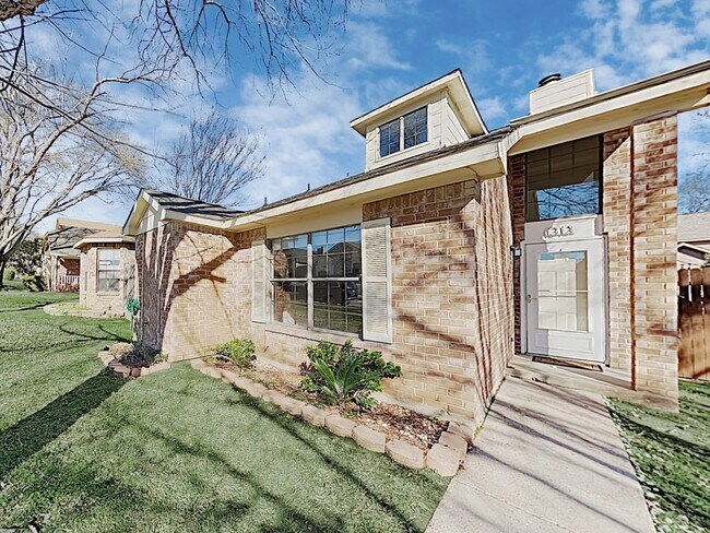 Foto del edificio - 1313 Maplewood Dr